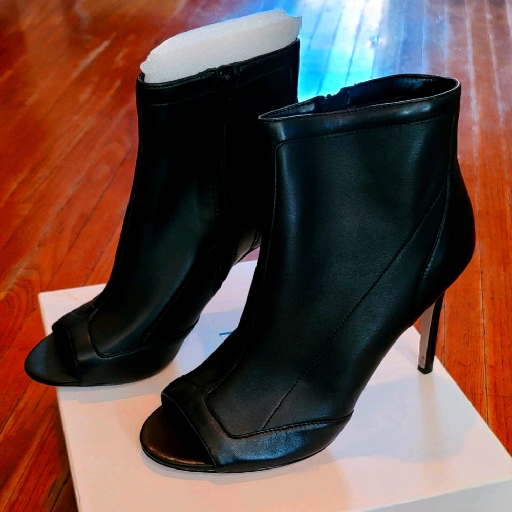 Charles David Peep toe Heel